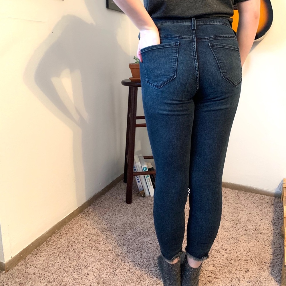 Dark Wash Frayed Ankle Crop Jeans